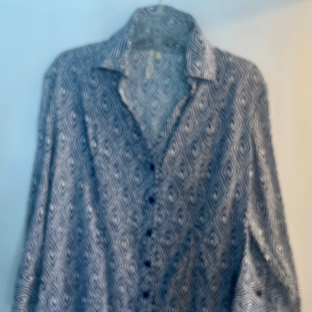 Navy & White Diamond pattern button front v-neck shirt.